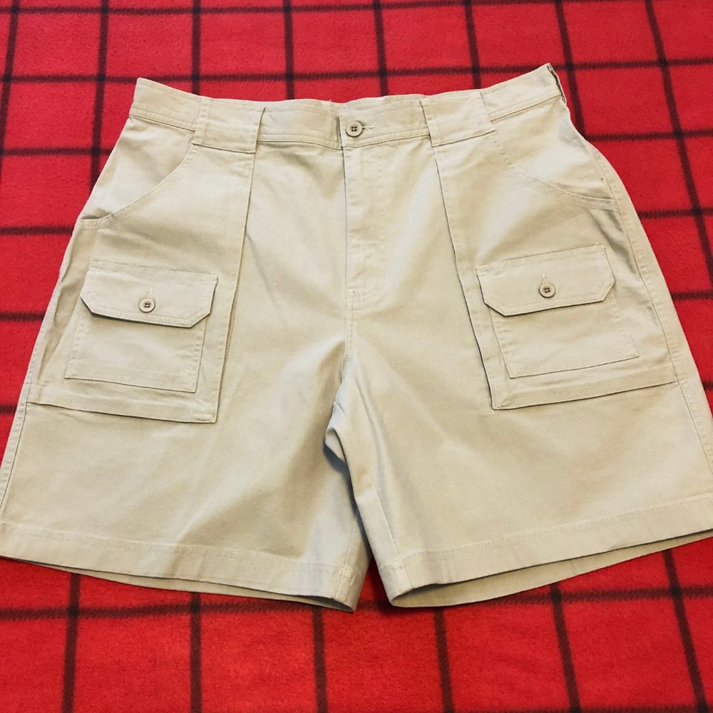 L.L. Bean Men's 37 Outdoor Khaki Cargo Shorts